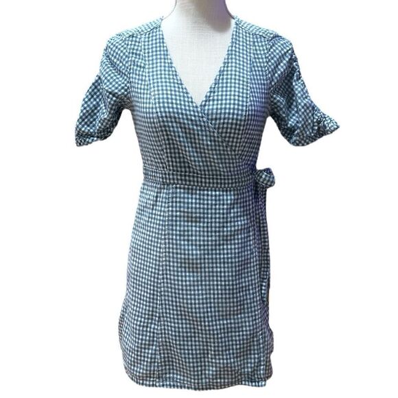 Madewell Gingham Shirred -Sleeve Wrap Dress in Blue & White - Picture 2 of 9